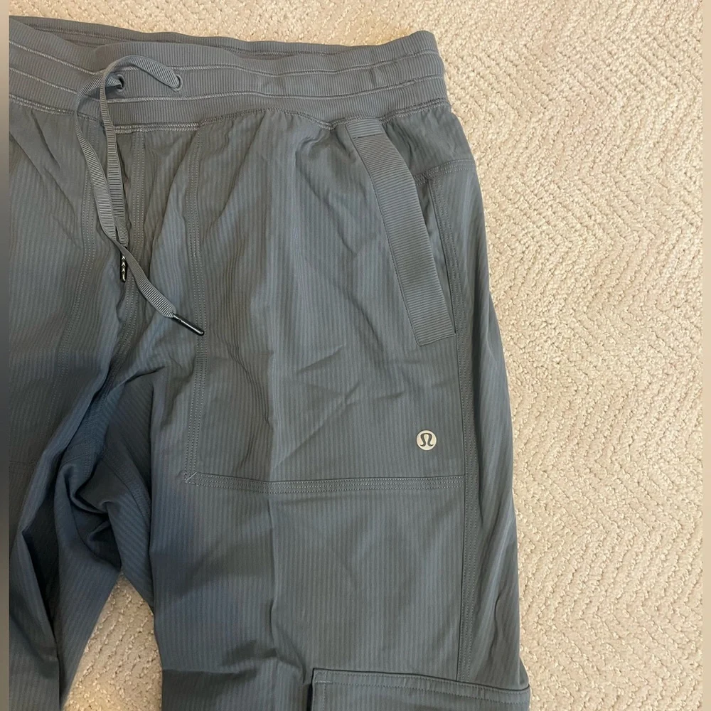 Lululemon Dance Studio Relaxed-Fit Mid-Rise Cargo Pant Green - Picture 3 of 7